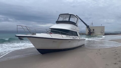 Boat carrying Haitian migrants comes ashore in Palm Beach Shores