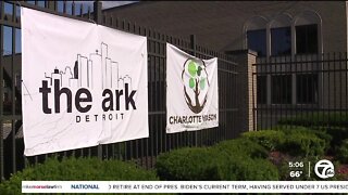 Thieves target Detroit church and school
