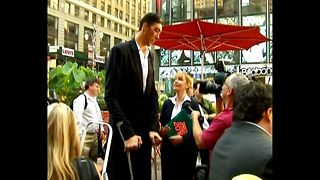 World's Tallest Man In NY