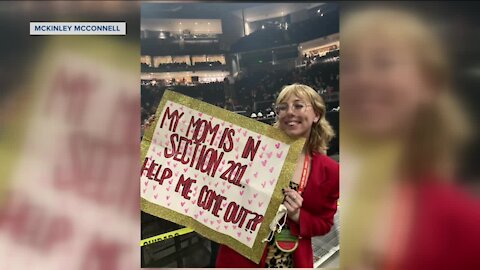 Local mom describes the moment Harry Styles searched her out at Fiserv Forum