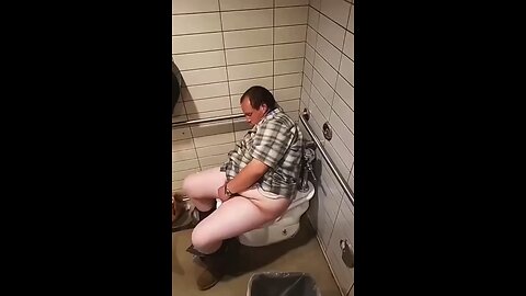 Worker walks into public bathroom and finds dude OD’d on the toilet