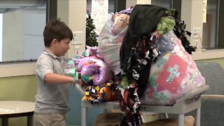Kindergartners in Texas make blankets for young cancer patients