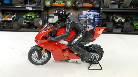 Air Hogs Upriser Ducati Panigale V4 by Spin Master: Unboxing and Run Footage