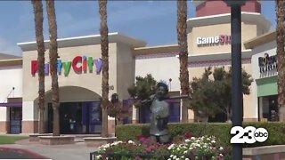 Attempted kidnapping at shopping center & safety tips for parents
