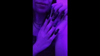 Asmr tapping & scratching on nails 💅🏻