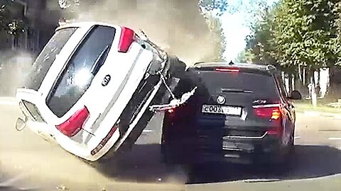 Idiots in Cars| Horrible Driving Fails compilations