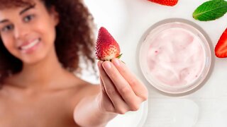 Say Goodbye To Acne and Wrinkles With This Strawberry Face Mask