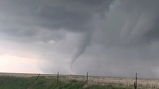 Jaw-dropping tornado intercept captured near Stratford, Texas