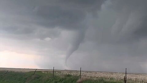 Jaw-dropping tornado intercept captured near Stratford, Texas