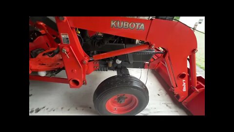 Bleeding Air Out Of Fuel Line - Kubota Tractor L4400 - Gainesville Kubota Service Is A Joke