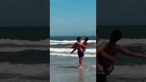 Country swing dance partner aerials on the beach #shorts #countryswingdancing