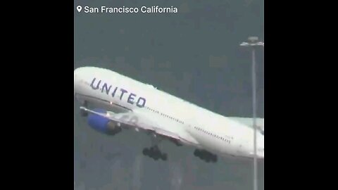 BREAKING: ⚡ 🇺🇲 United Airlines Boeing 777 loses tire while taking off