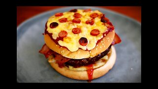 Pizza Burger deluxe - International Cuisines