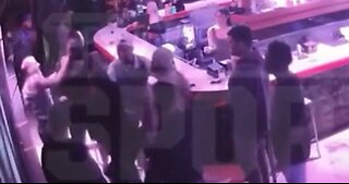 Fmr NFL QB Vince Young Knocked Out During Bar Fight