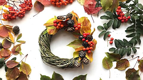 The idea of wall decor | Autumn wreath made of natural materials