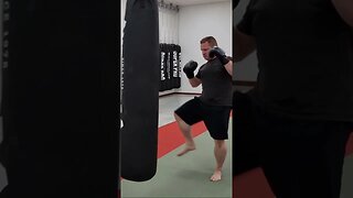 Rhythm changes on the heavy bag #heavybag #martialarts #heavybagdrills #heavybagworkout #mma