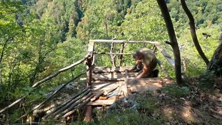 How to build a survival shelter on a cliff and spend the night in the wilderness. Survival Skills15