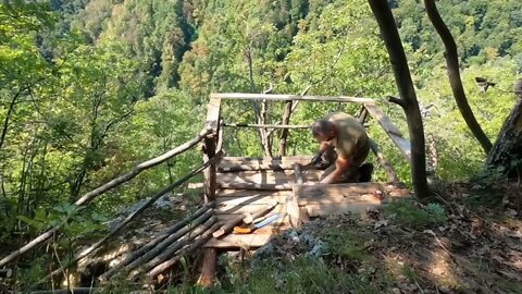 How to build a survival shelter on a cliff and spend the night in the wilderness. Survival Skills15