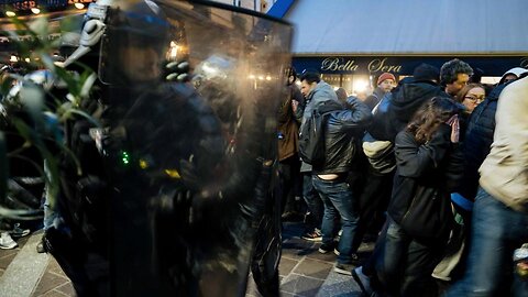LIVE: Paris / France - Protest following no-confidence votes against government - 21.03.2023