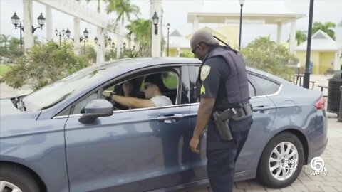 Port St. Lucie police teach students how to interact with officers during traffic stops