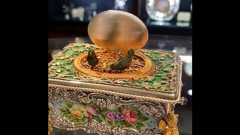 A jaw-dropping old world music box!