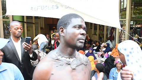 SOUTH AFRICA - Cape Town - Foreign nationals protest outside the UNHCR offices in Cape Town (Video) (fu2)