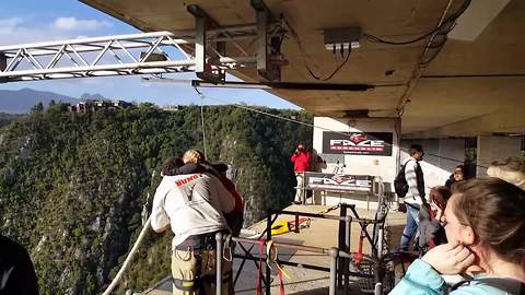 Girl completely freezes up before bungee jumping