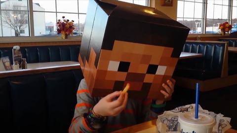 This Is How Minecraft People Eat