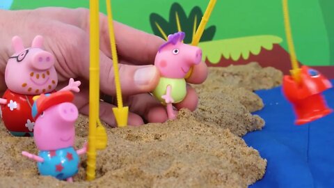 168 4Peppa Pig at the Beach finds Dinosaur Fossils Toy Learning Video for Kids!