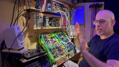 Sound phase inversion provoking brain weirdness. Demonstration with my modular synthesizer.