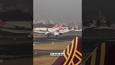 Emirates Airlines Butter landing at Mumbai airport#viral #shortvideo #viralshort