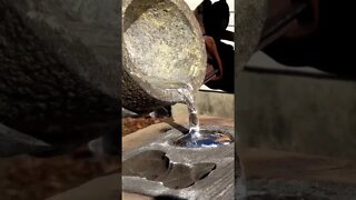 😱 Pouring Molten Metal 🔥 #aluminum #zinc #copper #viral