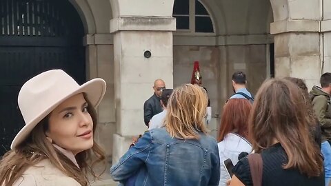 She walked her dog in to the arches get out #horseguardsparade