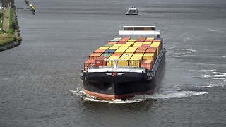Container ship avoids collision by using bow thruster