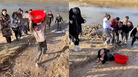 The Duanshuiben Mud Slope Challenge welcomes the innocent and shoeless to challenge men's simple ha