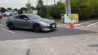 R35 GTR turns up