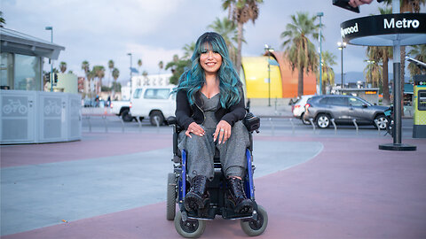 Breaking Hollywood As A Disabled Make-Up Artist I SHAKE MY BEAUTY