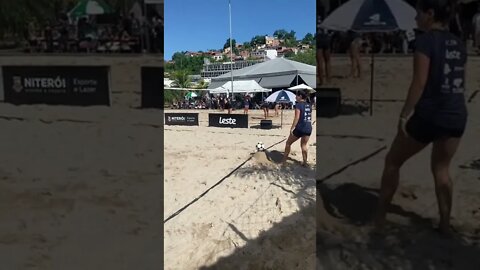 Torneio feminino de futevôlei - Thalita e Pietra