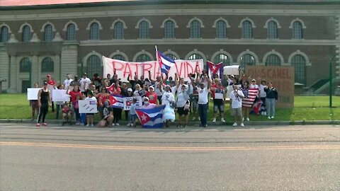 Buffalo Residents Protest in Solidarity with Cubans