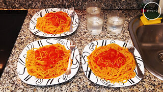 spaghetti with simple tomato sauce · dialectical veganism of spring +9ME 002