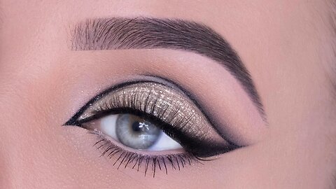 Champagne Golden Glam Eye Look with Eyeliner Crease