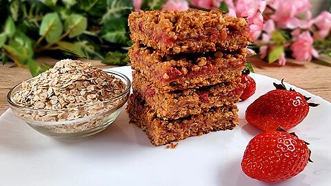 Take oats, strawberries and one lemon, make a wonderful dessert! Strawberry oat bars