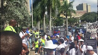 Watch: Warwick,Overport residents march to City Hall to hand over memorandum (Gvx)