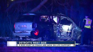 2 kids hurt in crash now on life support