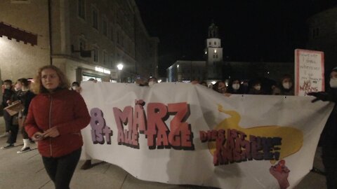 Weltfrauentag Demo in Salzburg im Vergleich zu den Polizei Maßnahmen zu den Corona Demonstrationen.