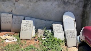 SOUTH AFRICA - Cape Town - Mowbray Muslim Cemetery desecration (Video) (zAi)