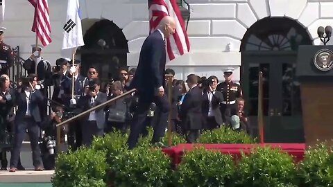 Military Aide Instructs Biden Where To Go At White House Arrival Ceremony For South Korean President