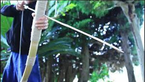 Making a longbow with bamboo and wood