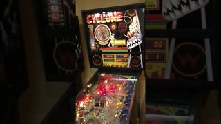 PINBALL Classics : Cyclone and Pirates of the Carribbean playfields action