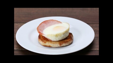 Baked Eggs Benedict Cups